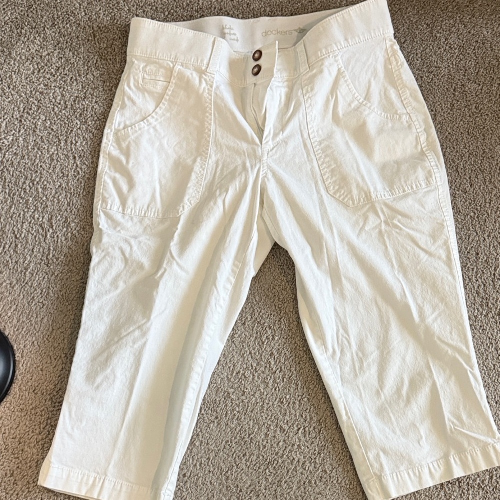 Dockers Women's Cream Bermudas